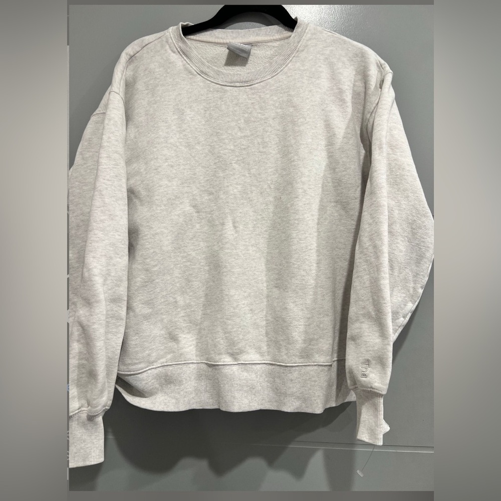 Tna by Aritzia gray crew neck sweatshirt size small